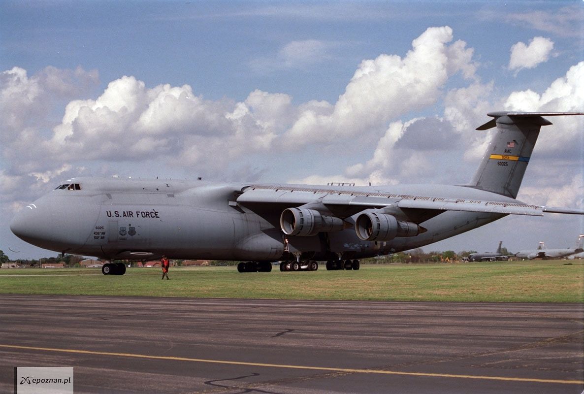 C-5 o numerze 86-0025 - to ta maszyna gościła w Poznaniu | fot. By Tech. Sgt. Brad Fallin (U.S. Air Force photo) - http://www.af.mil/shared/media/photodb/photos/990422-F-0024F-004.jpg, Public Domain, https://commons.wikimedia.org/w/index.php?curid=116277