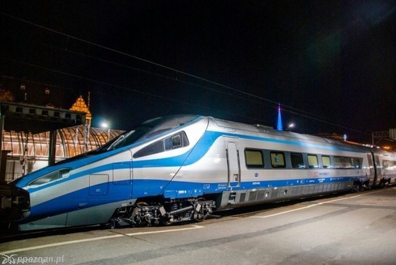 Pierwsze Pendolino na dworcu Poznań Główny we wrześniu 2013 | fot. Konrad Czapracki
