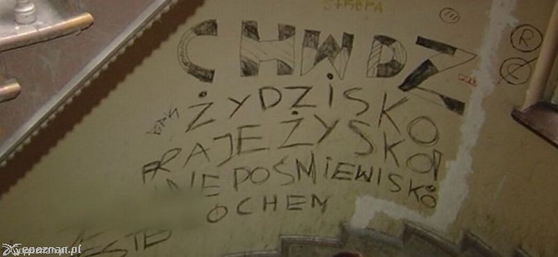 Napisy w kamienicy przy ul. Matejki 56