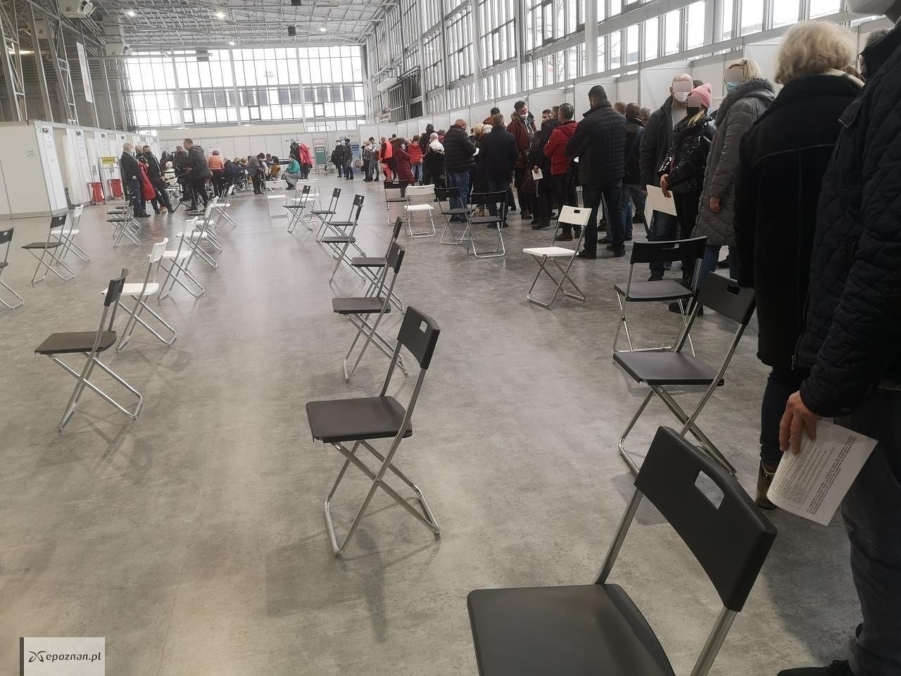 Kolejka do szczepień na MTP z lutego | fot. Czytelnik