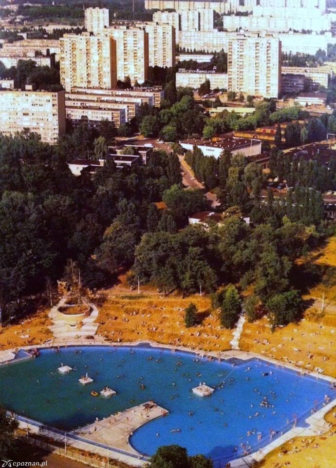 Basen na os. Piastowskim. Dziś jest tu skatepark. | fot. Facebook Rataje