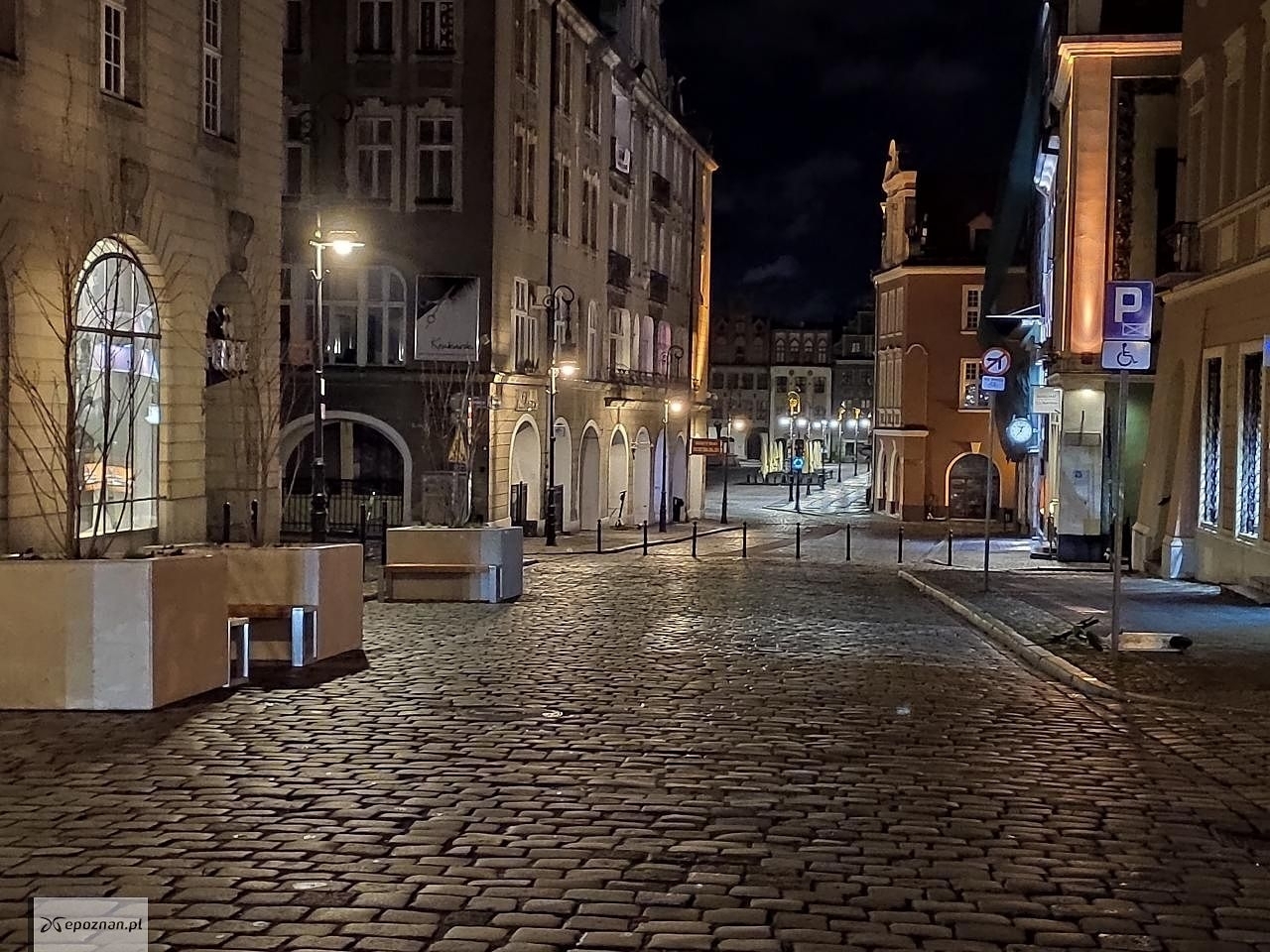 Stary Rynek podczas pierwszego lockdownu, wiosną 2020 roku | fot. Czytelnik