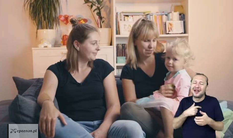 Kasia i Ewelina wychowują Amelkę. | fot. Stowarzyszenie "Miłość nie wyklucza".