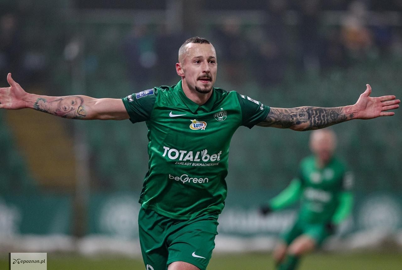 Piłkarz Warty Poznań Adam Zrelak cieszy się z gola podczas meczu Ekstraklasy ze Śląskiem Wrocław | fot. PAP/ Paweł Jaskółka