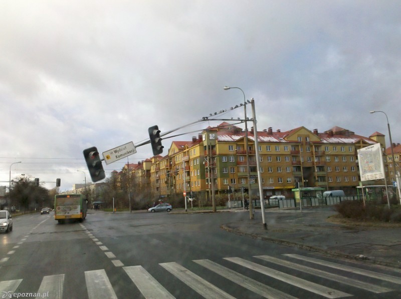 6 grudnia - wiatr uszkodził sygnalizator | fot. Osukaru