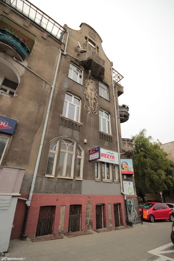 Budynek przed remontem płaskorzeźby | fot. Karol Cichoński