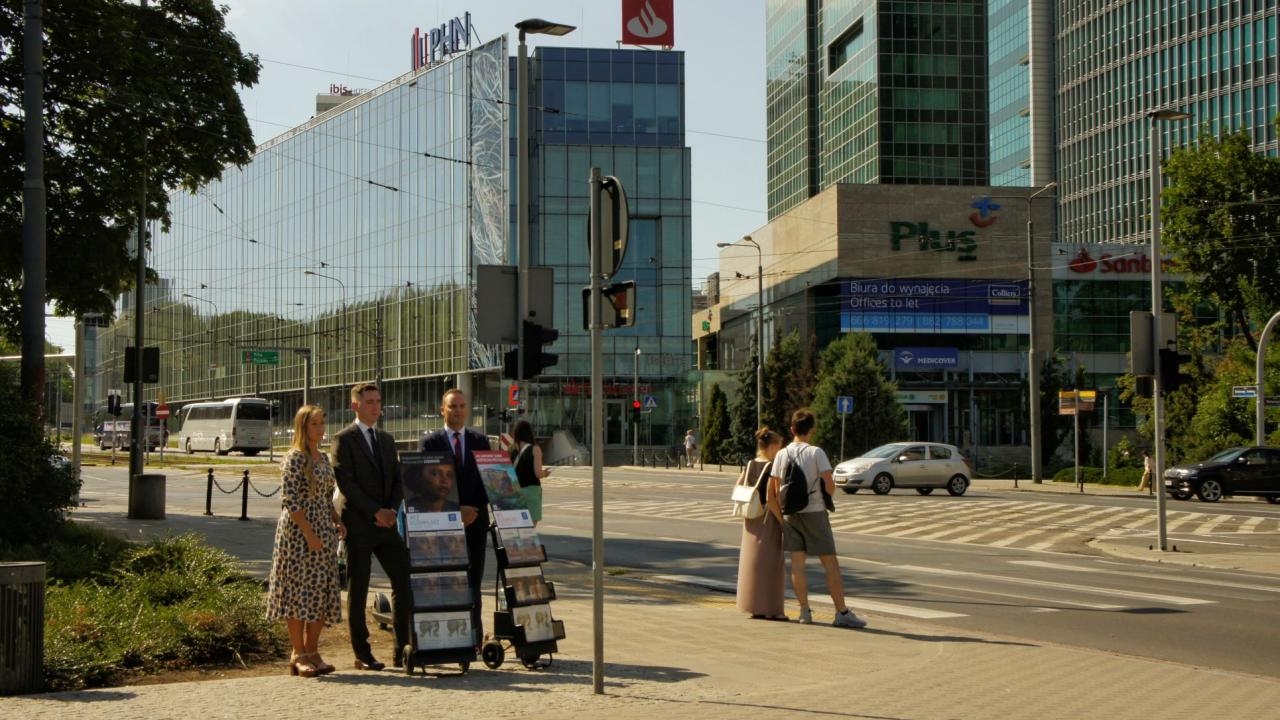 Świadczenie publiczne - Poznań, ul. Królowej Jadwigi | fot. JW.ORG