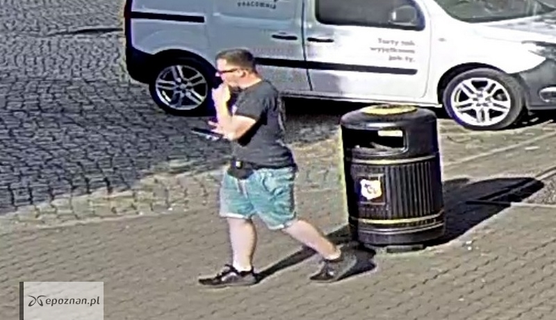 Wizerunek mężczyzny, który wypłacał w Lesznie pieniądze z oszustwa "na blika". | fot. Komenda Miejska Policji w Lesznie