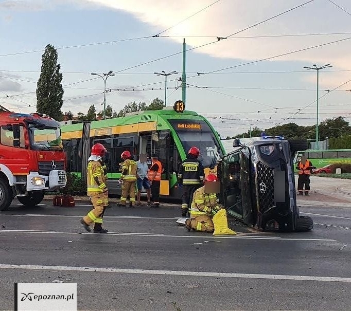 Jedna z wielu kolizji na rondzie Śródka | fot. Czytelnik