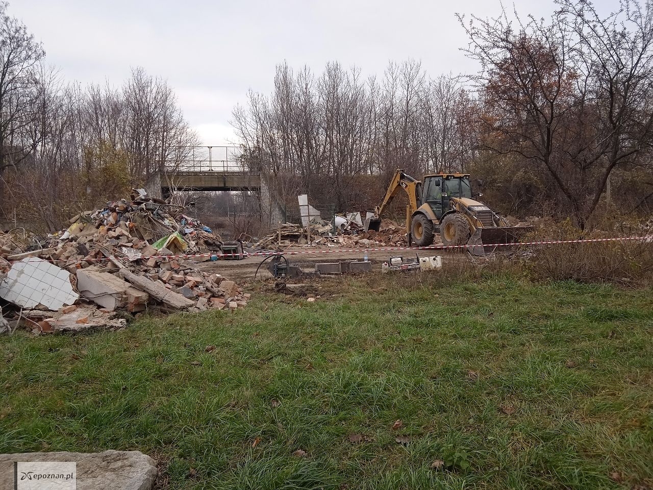 Prace rozbiórkowe na terenie stadionu z 2021 roku | fot. Czytelnik