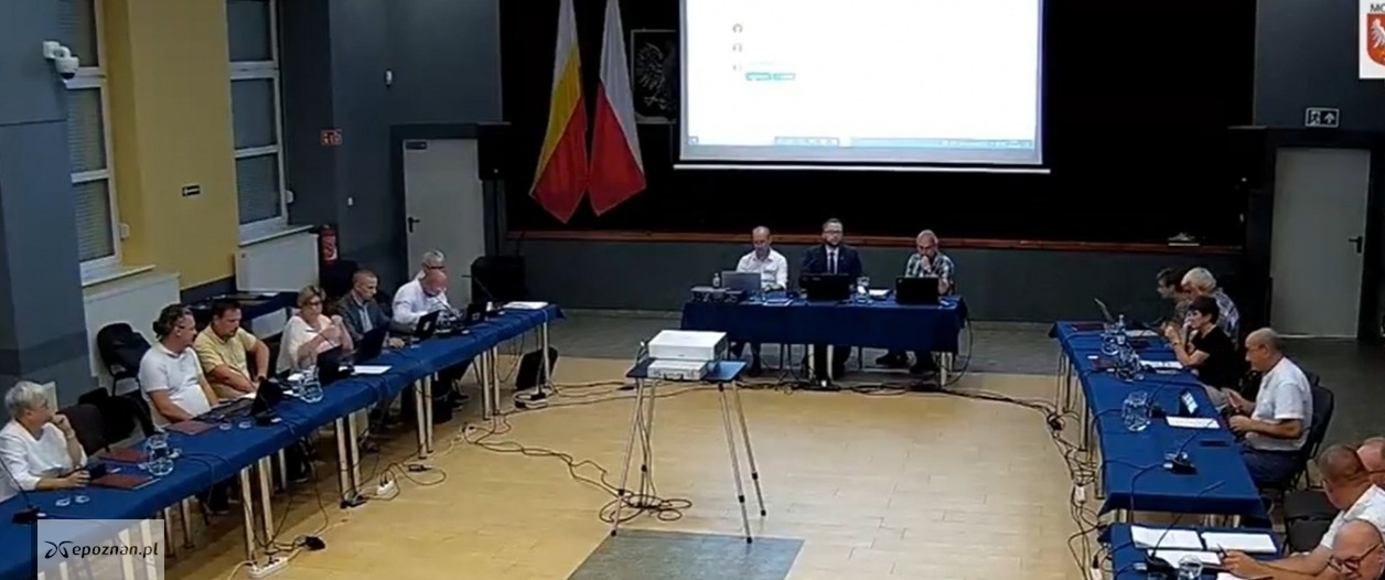 fot. Kadr z rejestru transmisji posiedzenia rady w Mosinie/ mosina.pl